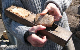 https://upload.wikimedia.org/wikipedia/commons/0/02/Maple_sugar_cubes.jpg